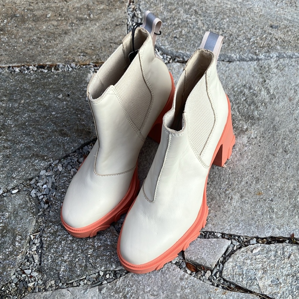 SOREL Women's Brex Heel Chelsea Boots. - Picture 16 of 17